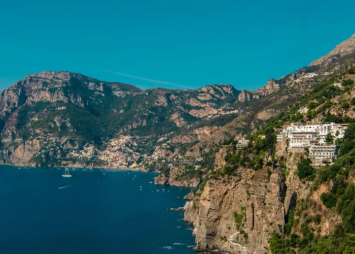 Hotel Grand Tritone