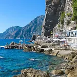 特里托尼大酒店