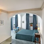 特里托尼大酒店 5*
