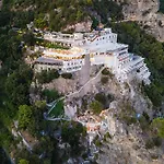 特里托尼大酒店