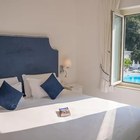 Hotel Grand Tritone