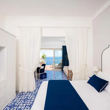 Hotel Grand Tritone